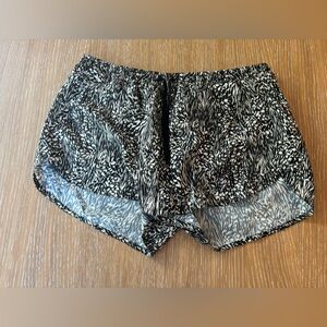 Old Navy Black and White Women's Shorts